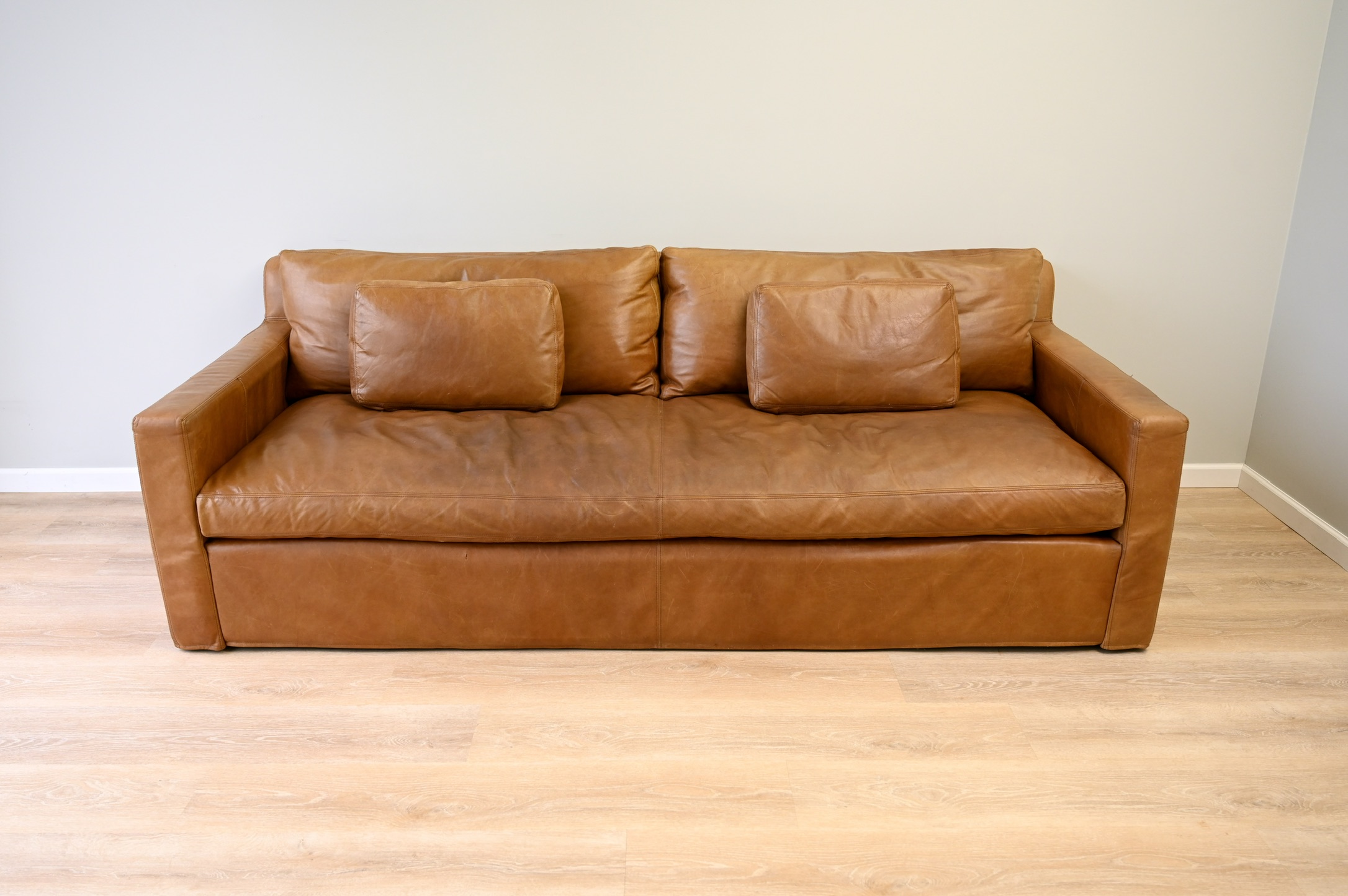 RH Belgian Track Arm Sofa